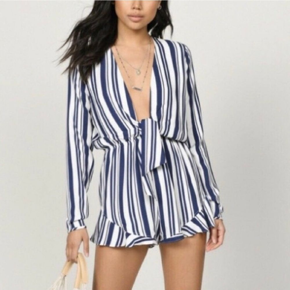 B2 Tobi Stripped Tie Front Romper in size small